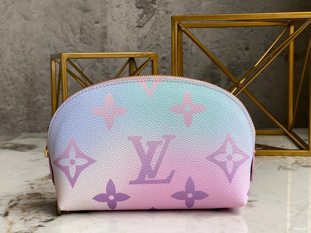Vuitton COSMETIC Louis POUCH 0422